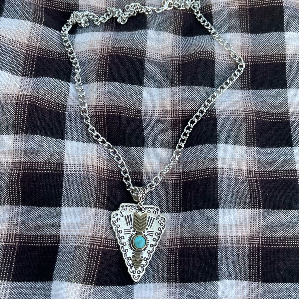 Arrow necklace 
